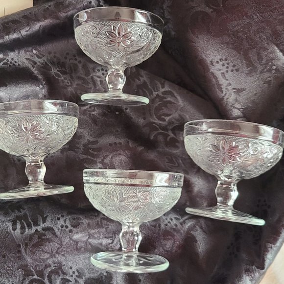 GLASS/CRYSTAL Floral (Poinsettia) Designed Dessert Cups (Set of 4) - Picture 1 of 6